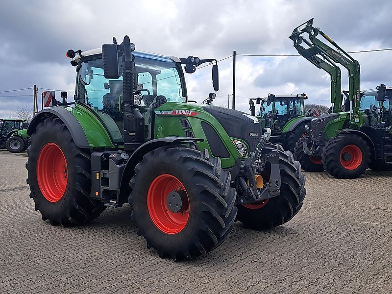 Fendt 724 Vario Profi Plus Traktor 205 900 €