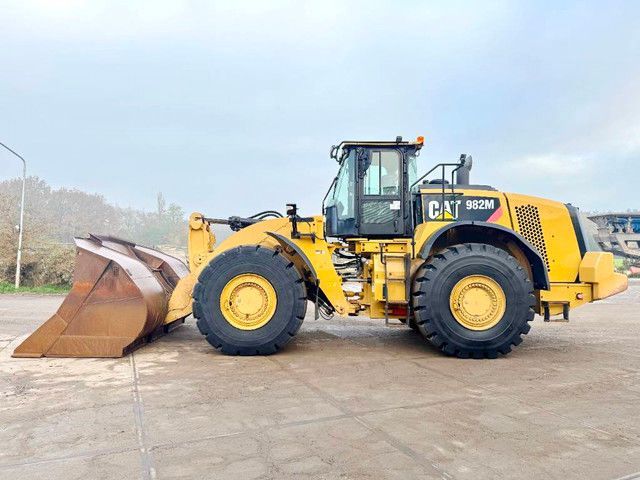 Caterpillar 982m - weighing system / central greasing Chargeuse sur pneus 67 500 €