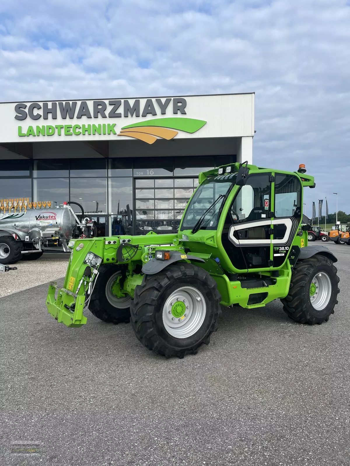 E-FARM: Merlo tf 38.10 tt- cs-145 - Telehandler - id QICXDQK - €83,258 - Year of construction: 2022 - Engine hours: 1,410,Engine power (HP): 136,Austria