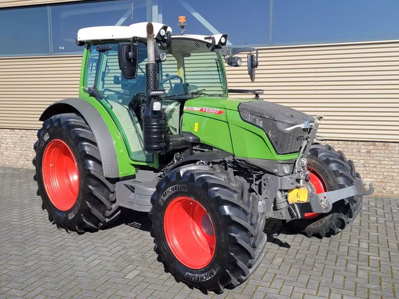 Fendt 211 Vario Tractor €86,000