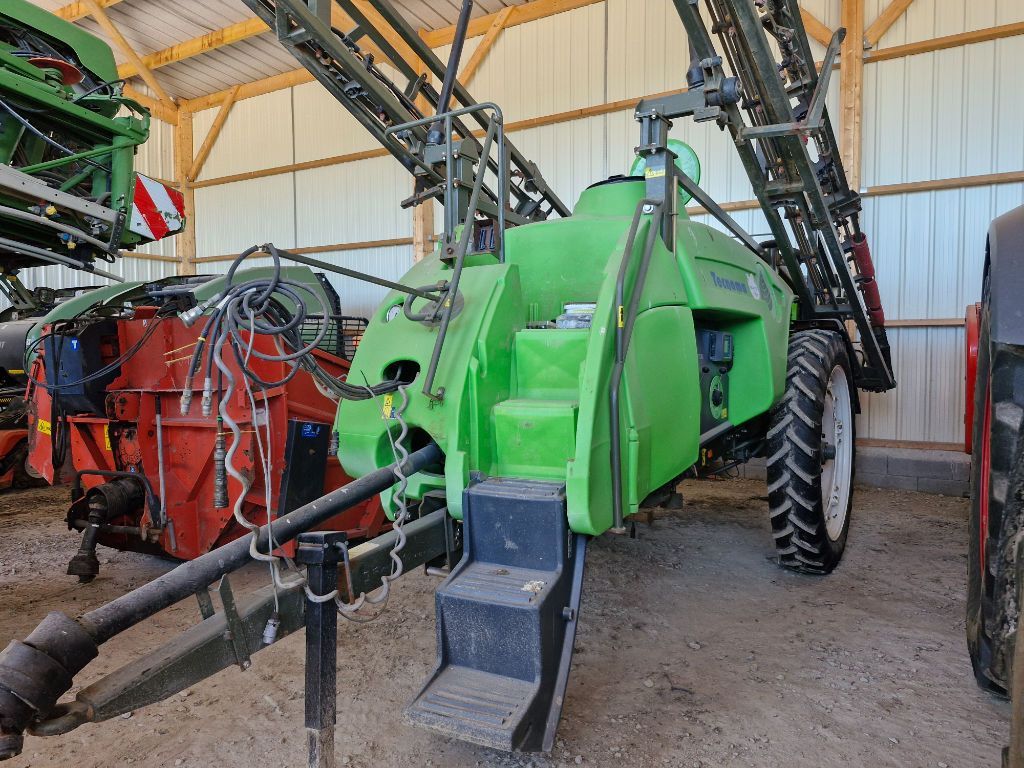 E-FARM: Tecnoma tecnis 3100 - Opryskiwacz - id E4925YJ - 15 000 € - Rok produkcji: 2011 - Francja