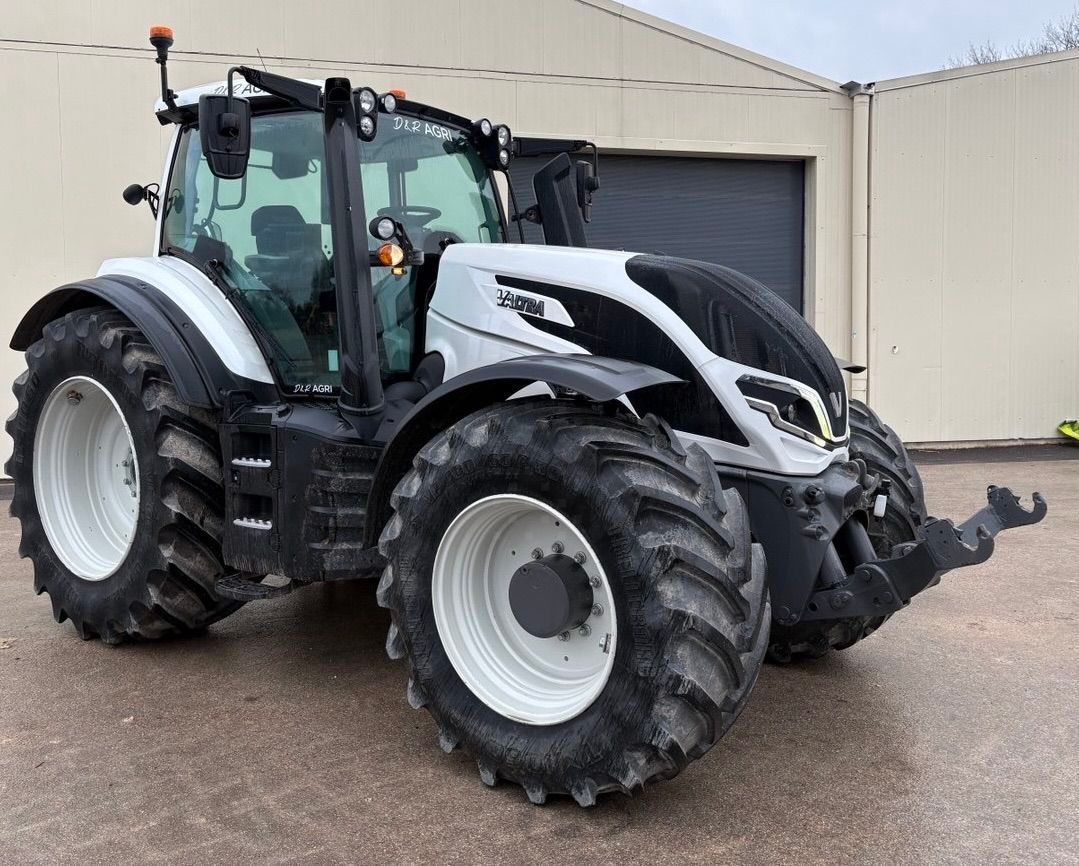 E-FARM: Valtra T235 Versu - Traktor - id CLWMV7A - 145.000 € - Baujahr: 2023 - Abgelesene Motorstunden: 1.135,Motorleistung (PS): 235,Frankreich