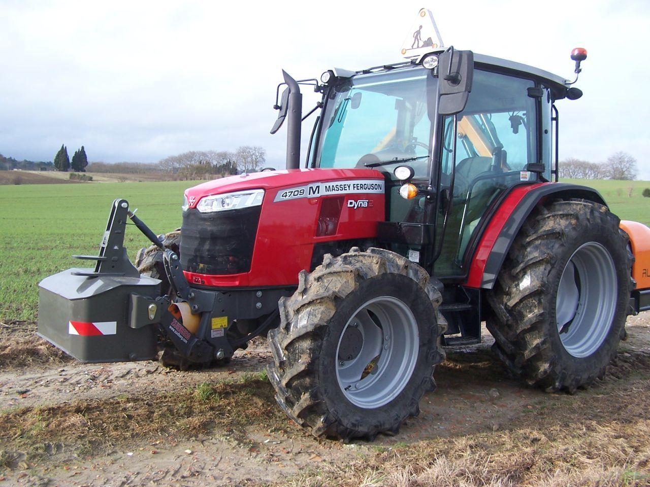 Massey Ferguson 4709 M Traktor 49 900 €