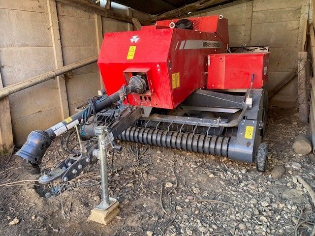 E-FARM: Massey Ferguson MF 1840 - Pressa - id 2BX3ZJD - 28.000 € - Anno di costruzione: 2022 - Balle prodotte: 17.000,Francia