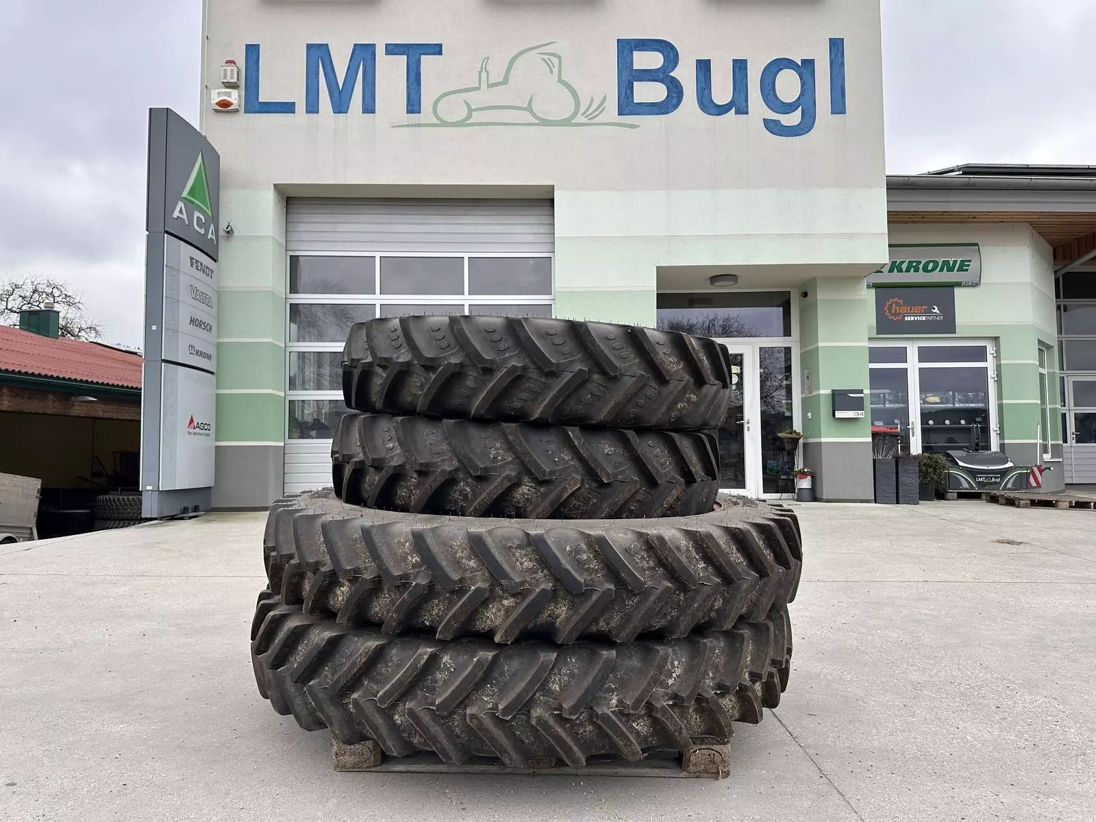 BKT 320/85r36 u. 320/90r54 Wheel and track €6,600