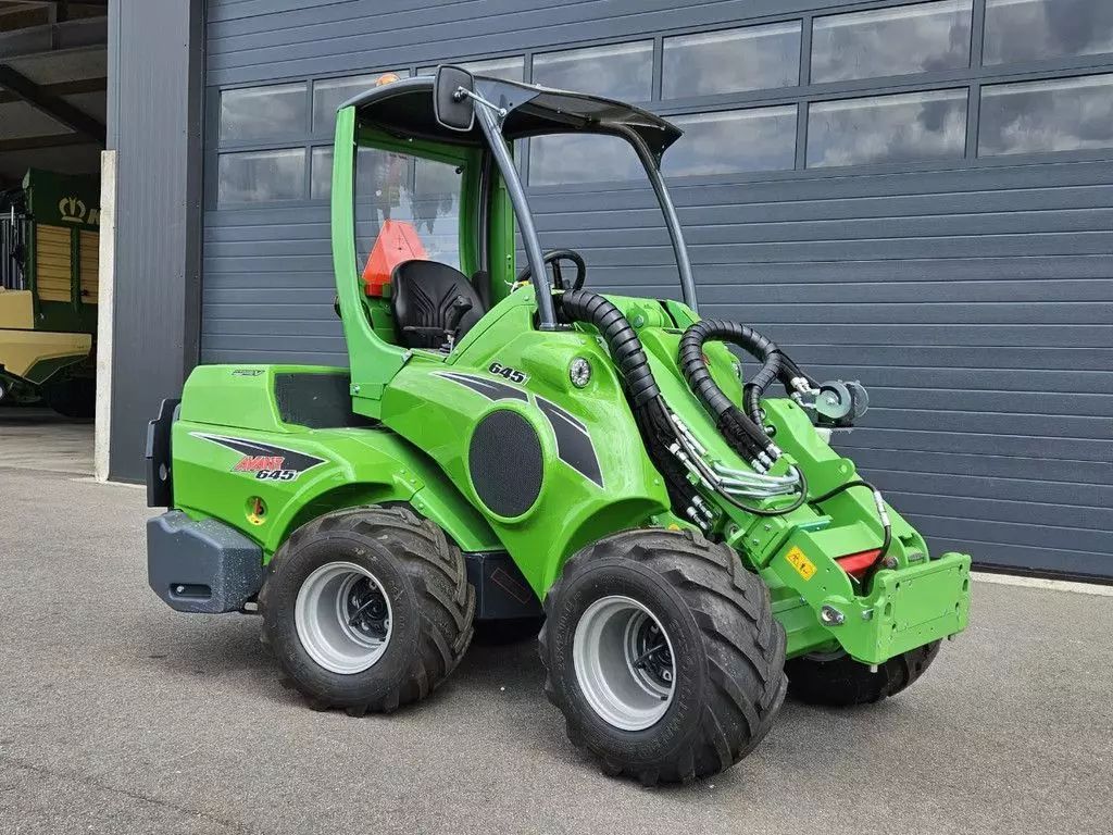 Avant 645i rental mini-shovel Ładowarka kołowa