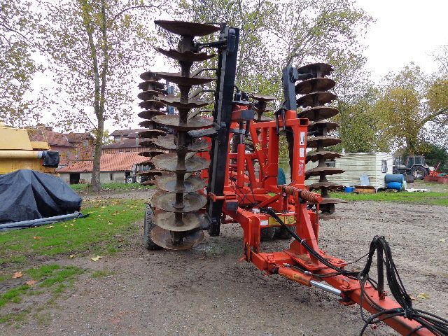 Quivogne apvrs 44 Talířová a disková brána 7 000 €