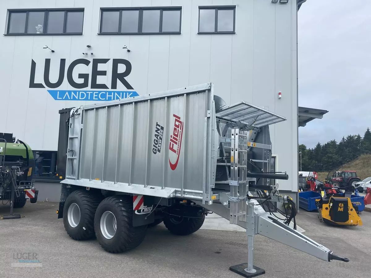 E-FARM: Fliegl asw 256 compact fox - Forage transport - id 1QHLVVD - €37,000 - Year of construction: 2023 - Austria