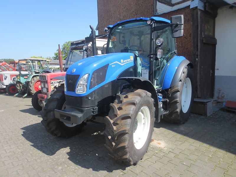 New Holland T5.80 DC Traktor 55 042 €
