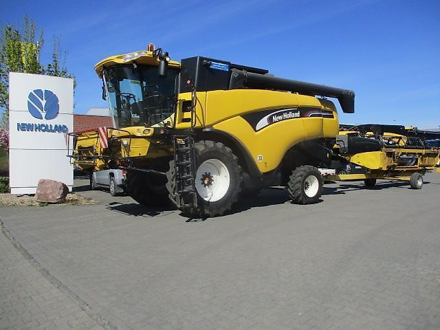 E-FARM: New Holland CX 740 N - Mähdrescher - id EUR9RVB - 90.000 € - Baujahr: 2004 - Abgelesene Motorstunden: 2.331,Motorleistung (PS): 252,Deutschland
