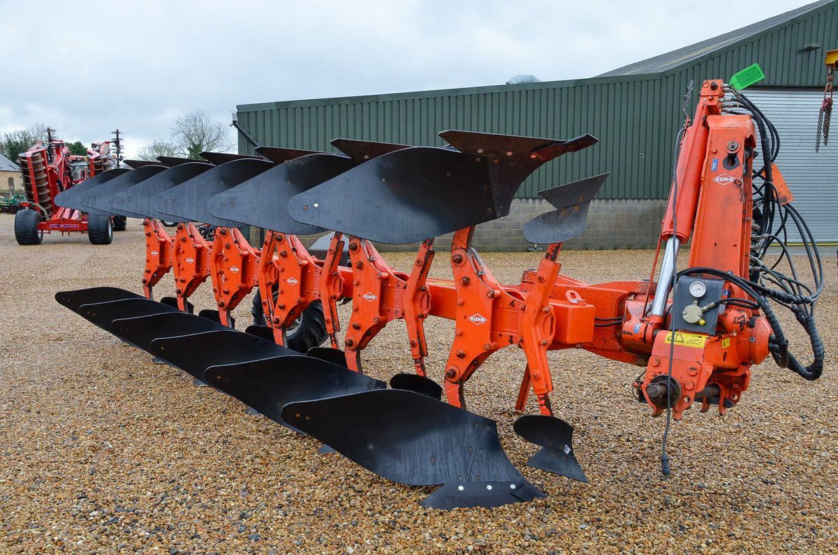 E-FARM: Kuhn vari-master 183 plough 5 furrows - Charrue - id AWNNGCF - 22 126 € - Année: 2016 - Royaume-Uni
