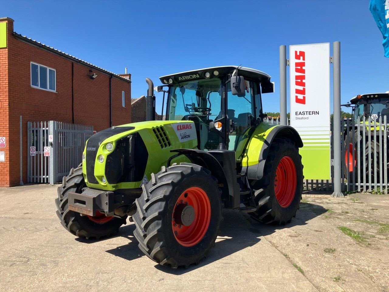 E-FARM: Claas Arion 650 - Traktor - id WCEUCT4 - 51.967 € - Baujahr: 2016 - Abgelesene Motorstunden: 6.159,Motorleistung (PS): 185,Vereinigtes Königreich