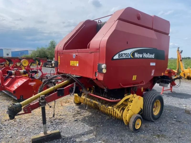 E-FARM: New Holland BR750 - Πρέσσα - id YDEEZA8 - 5.900 € - Χρονία: 2003 - Συνολικός αριθμός παραχθέντων δεμάτων: 12.000,Γαλλία