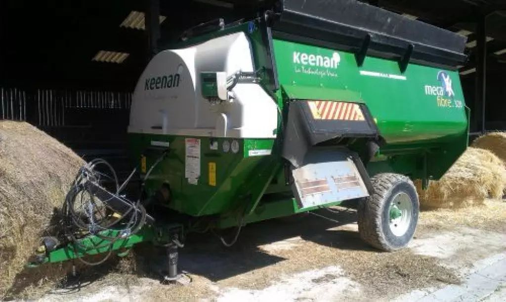 E-FARM: KEENAN MECHFIBER 320 - Przyczepa do mieszania paszy - id QNM3GQS - 16 000 € - Rok produkcji: 2011 - Francja