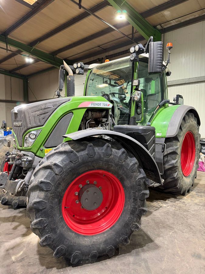 Fendt 724 Vario Profi Plus Tractor 125.000 EUR
