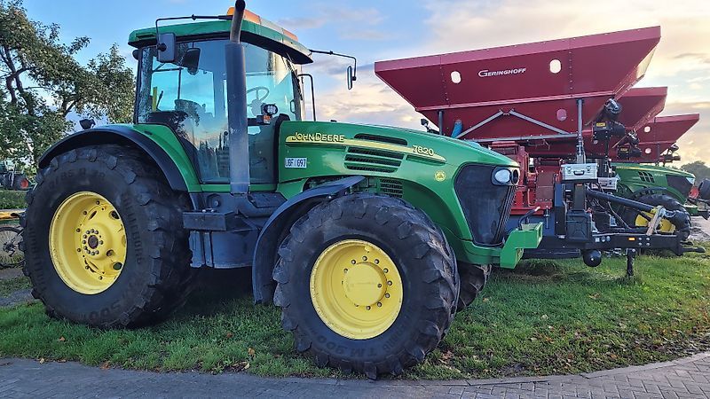E-FARM: John Deere 7920 - Tractor - id 5E5RNQM - 38.850 € - Año: 2007 - Horas: 14.250,Potencia del motor: 200,Polonia