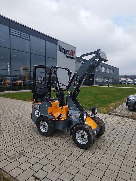 E-FARM: Giant g1100 hoflader 1,1t hubkraft *aktion* - Csúszókerekes rakodógép - id GUSMWZ7 - 27 251 EUR - Németország