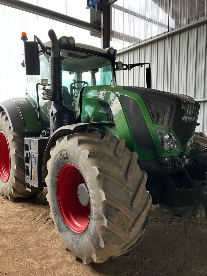 E-FARM: Fendt 826 Vario - Tractor - id MQ7EDH6 - €145,000 - Year of construction: 2021 - Engine hours: 2,800,Engine power (HP): 260,France