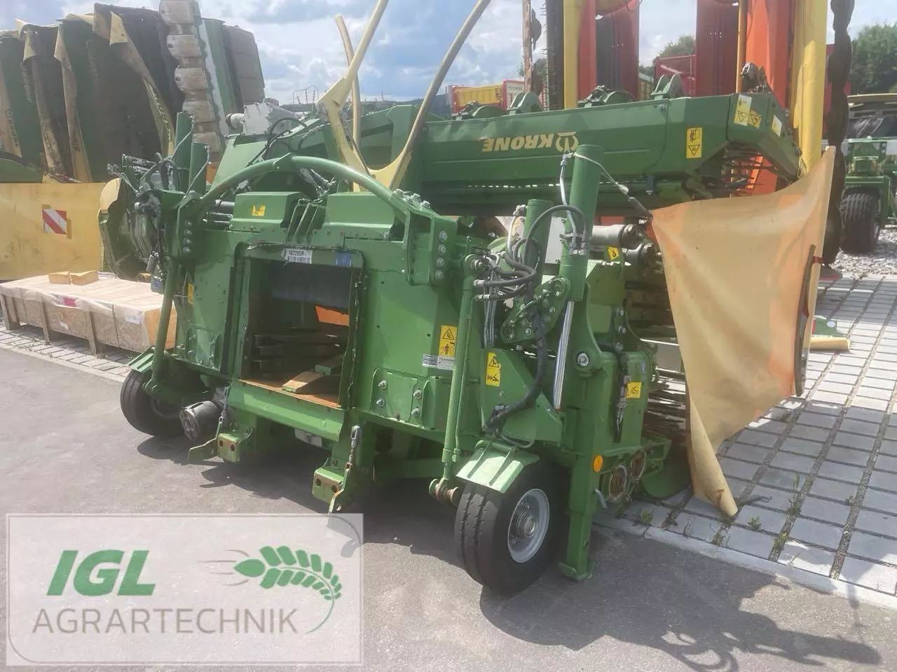 E-FARM: Krone XCollect 900-3 - Header - id WXVFJ9W - €82,000 - Year of construction: 2019 - Germany
