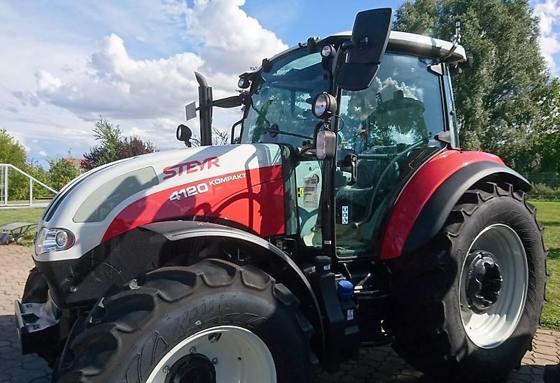 E-FARM: Steyr Kompakt 4120 - Traktor - id KDJ4U1N - 59.750 € - Baujahr: 2024 - Abgelesene Motorstunden: 5,Motorleistung (PS): 120,Deutschland