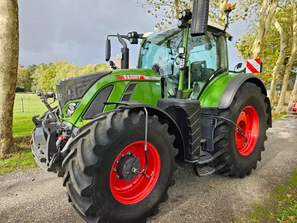 E-FARM: Fendt 724 Vario Power+ - Traktor - id GVEG4AU - 159.500 € - Baujahr: 2021 - Abgelesene Motorstunden: 1.850,Motorleistung (PS): 243,Niederlande