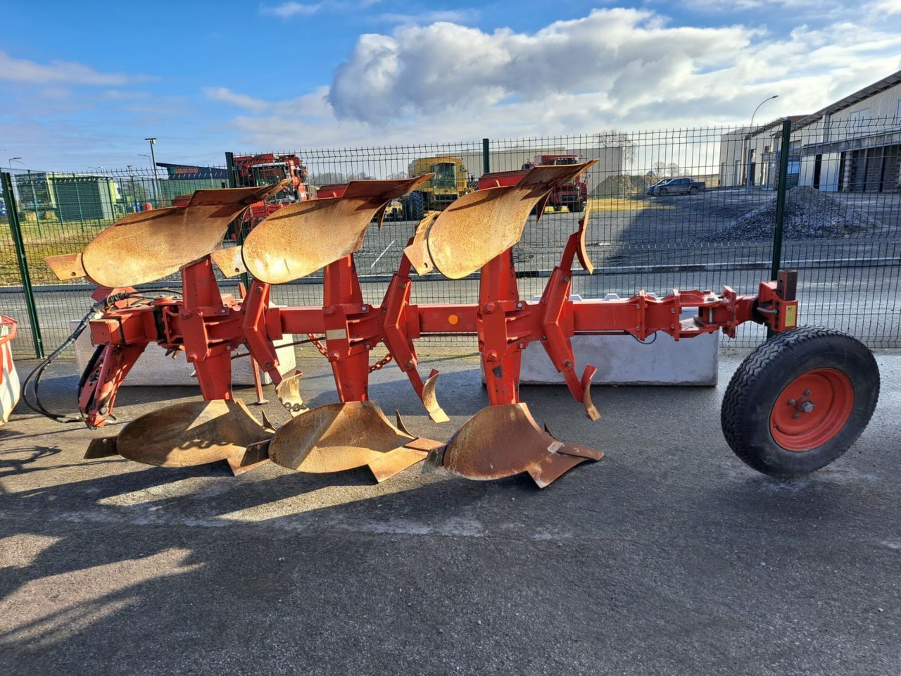 E-FARM: Naud naud57 - Plough - id 3TJSPHG - €7,500 - Year of construction: 2002 - France