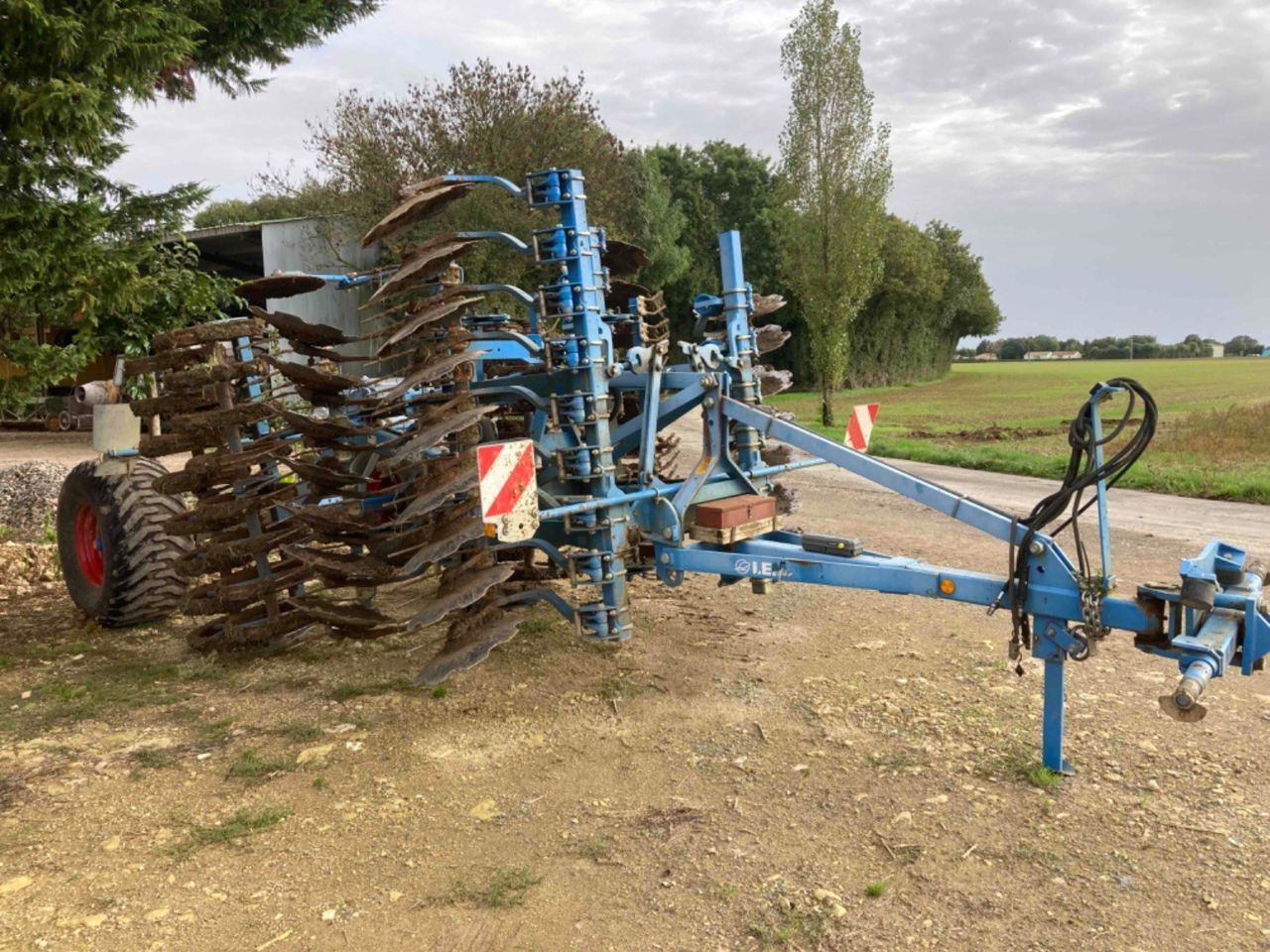 E-FARM: Lemken rubin 9/400 ku - Cultivateur - id 2CJWSQS - 24 000 € - Année: 2017 - France