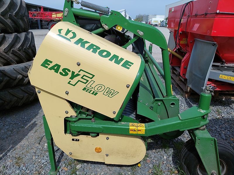 E-FARM: Krone easy flow 3001 - Cabezal - id LSM7VSI - 9000 € - Año: 2011 - Alemania