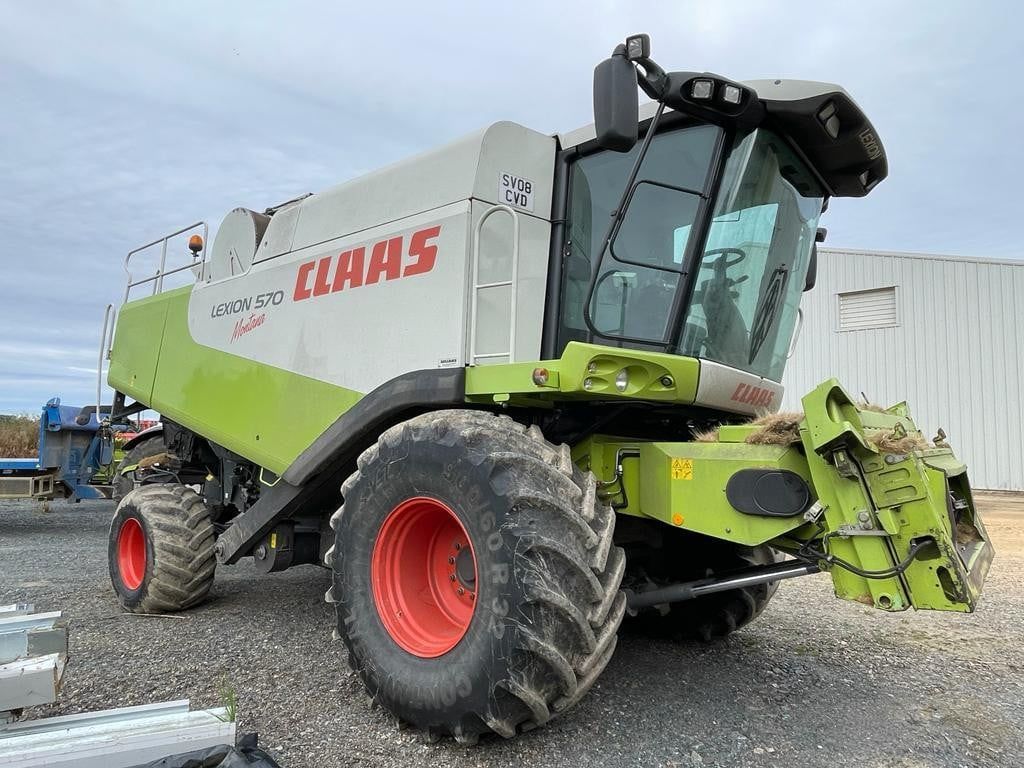 E-FARM: Claas Lexion 570 - Moissoneuse-batteuse - id XPA72M1 - 1 € - Année: 2008 - Lecture du nombre d'heure: 1 350,Puissance du moteur (chevaux): 394,29,Royaume-Uni