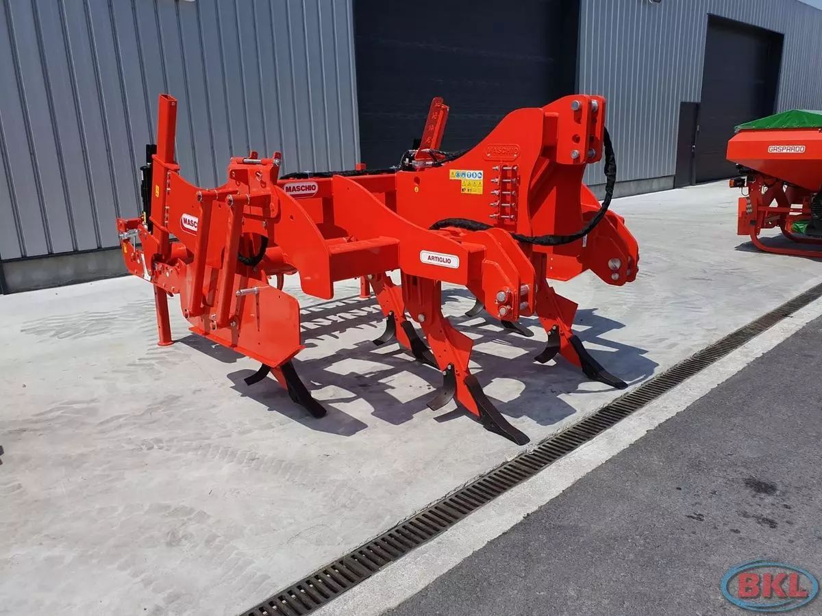E-FARM: Maschio artiglio 250/5 tiefenlockerer - Alte lucrări ale solului - id 7KUYXVK - 11.400 EUR - Anul: 2025 - Croația