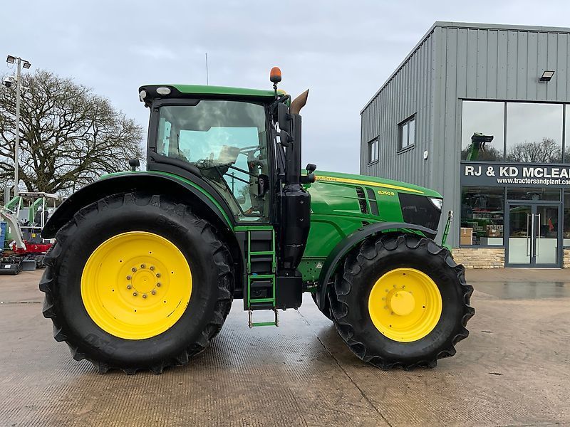 John Deere 6250 R Tractor 86.553 EUR