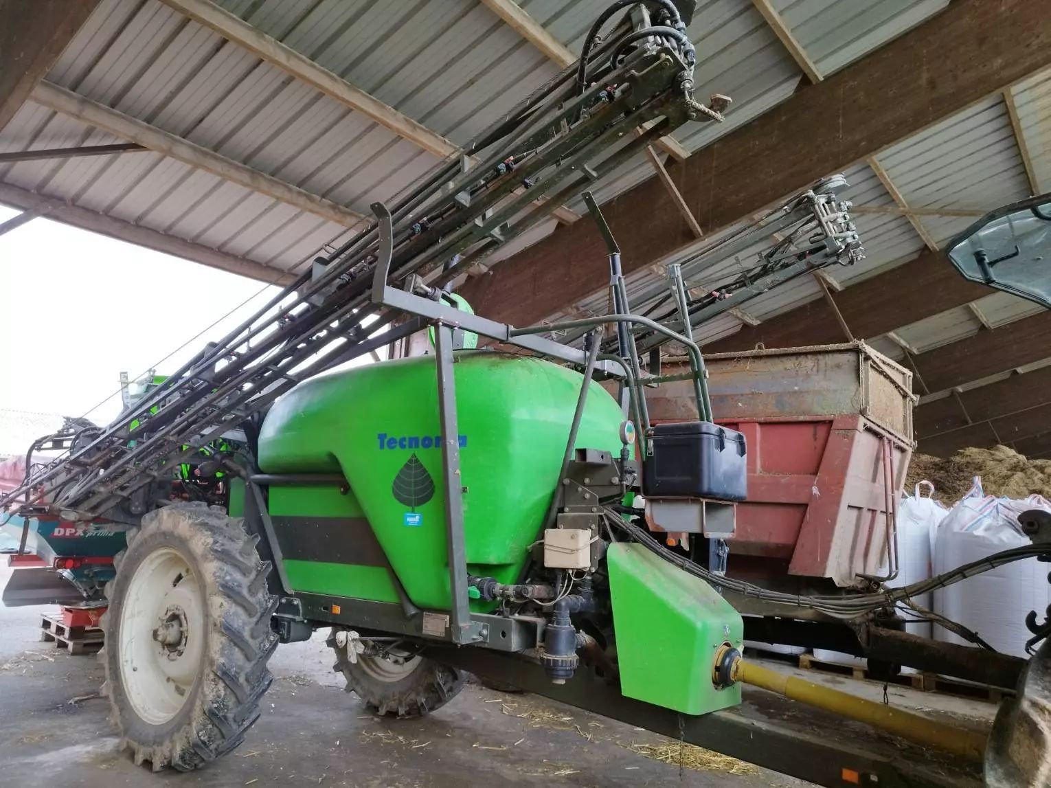 E-FARM: Tecnoma pulve traine - Pulvérisateur - id TDR2Y2A - 13 000 € - Année: 2012 - France