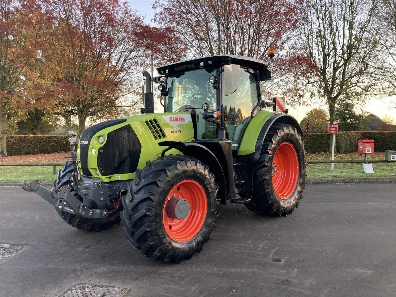 E-FARM: Claas Trion 660 - Traktor - id E7PTCFX - 88.896 € - Baujahr: 2021 - Abgelesene Motorstunden: 5.400,Motorleistung (PS): 205,Vereinigtes Königreich
