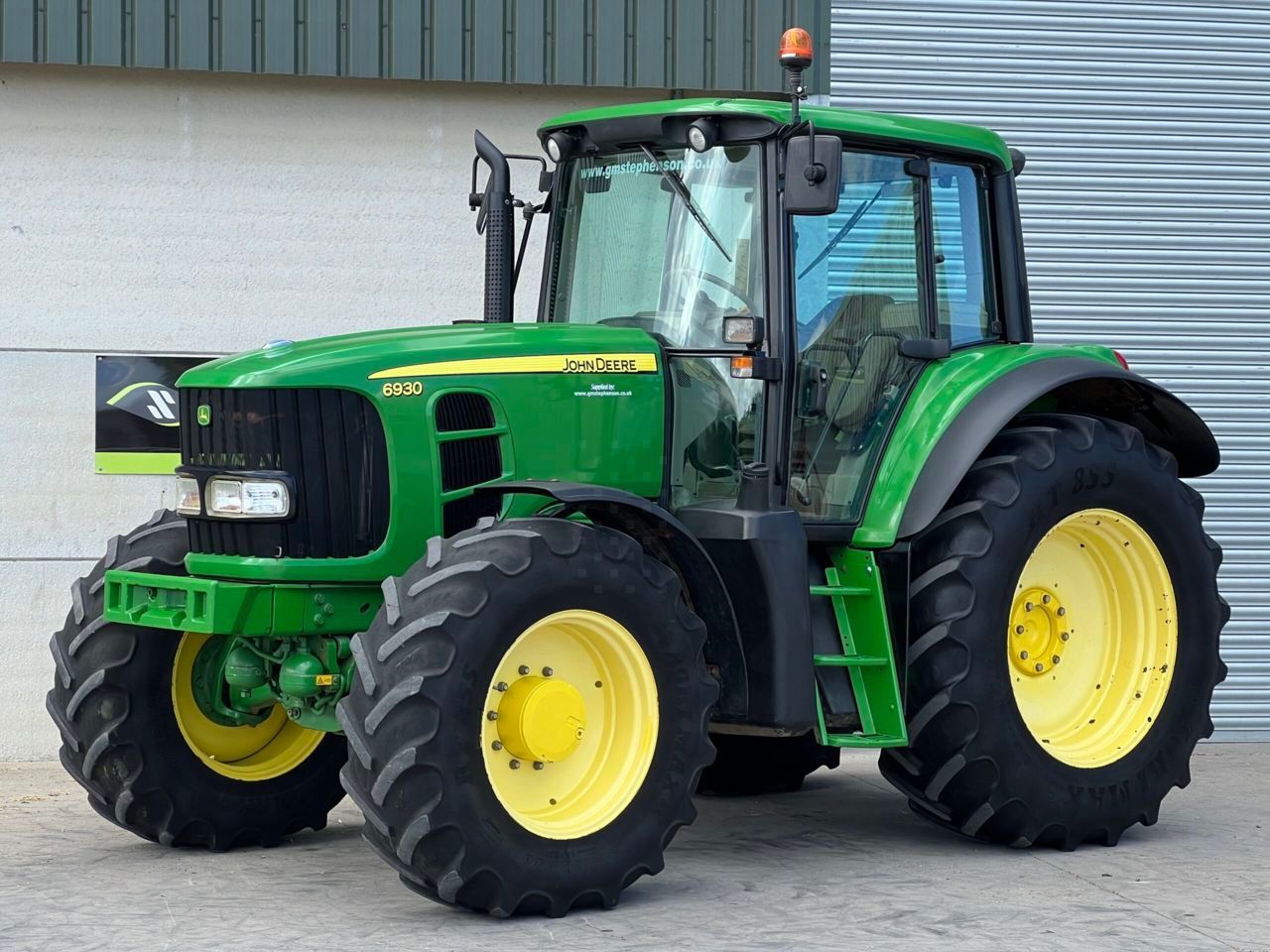 E-FARM: John Deere 6930 - Трактор - id T6KWLBV - 48 991 € - Година на построяване: 2009 - Работни часове на двигателя: 4949,Мощност на двигателя (HP): 150,Обединеното кралство
