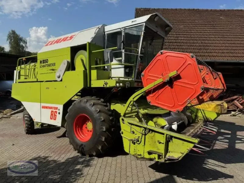 E-FARM: Claas dominator 86 (mecedes benz motor) - Kombajn zbożowy - id 8DUSU5A - 18 752 € - Rok produkcji: 1983 - Motogodziny: 3 446,Moc silnika: 120,Austria