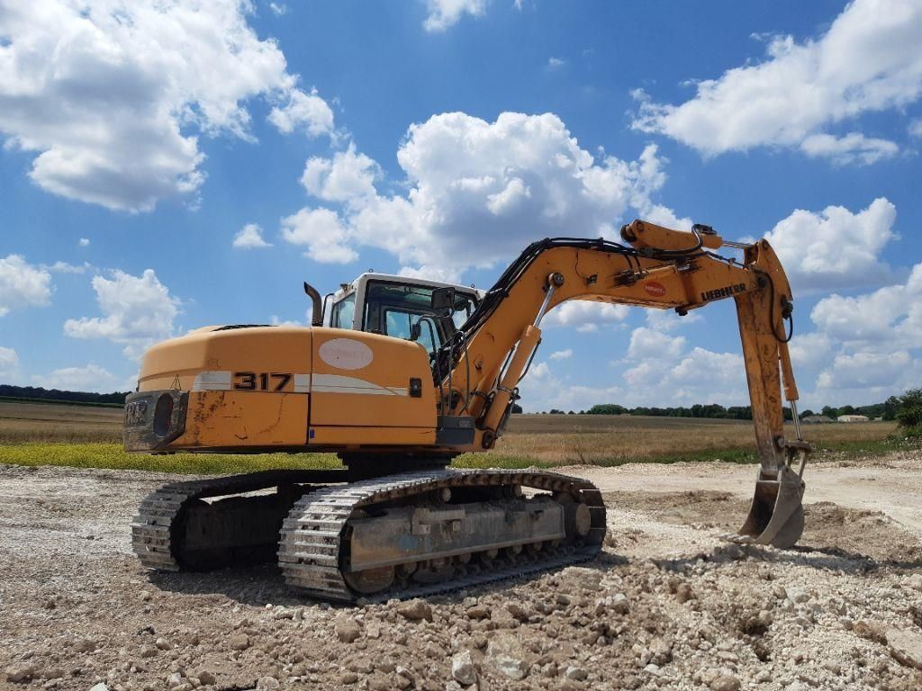 Liebherr r 317 litronic Crawler excavator €25,000