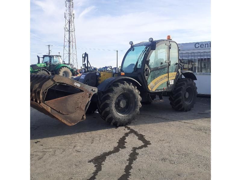 E-FARM: New Holland TX 32 - Telehandler - id YZL3MCN - €54,000 - Year of construction: 2021 - Engine hours: 4,485,Engine power (HP): 133,France