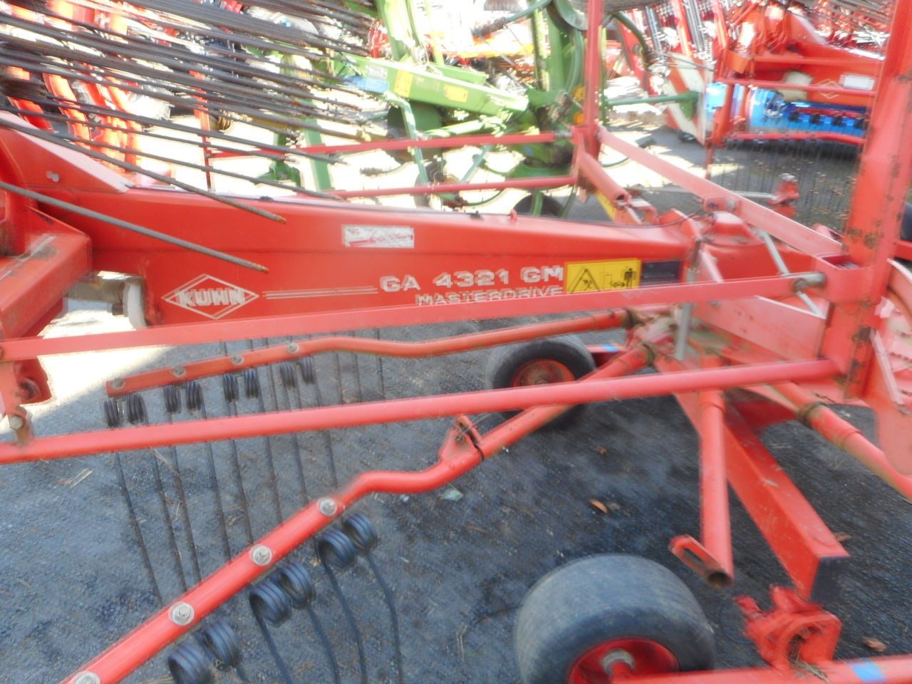 E-FARM: Kuhn GA 4321 GM - Tedder - id CBINWUE - Year of construction: 2006 - France