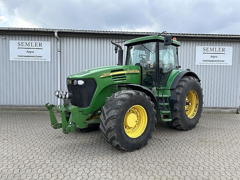 John Deere 7920 tractor €46,778