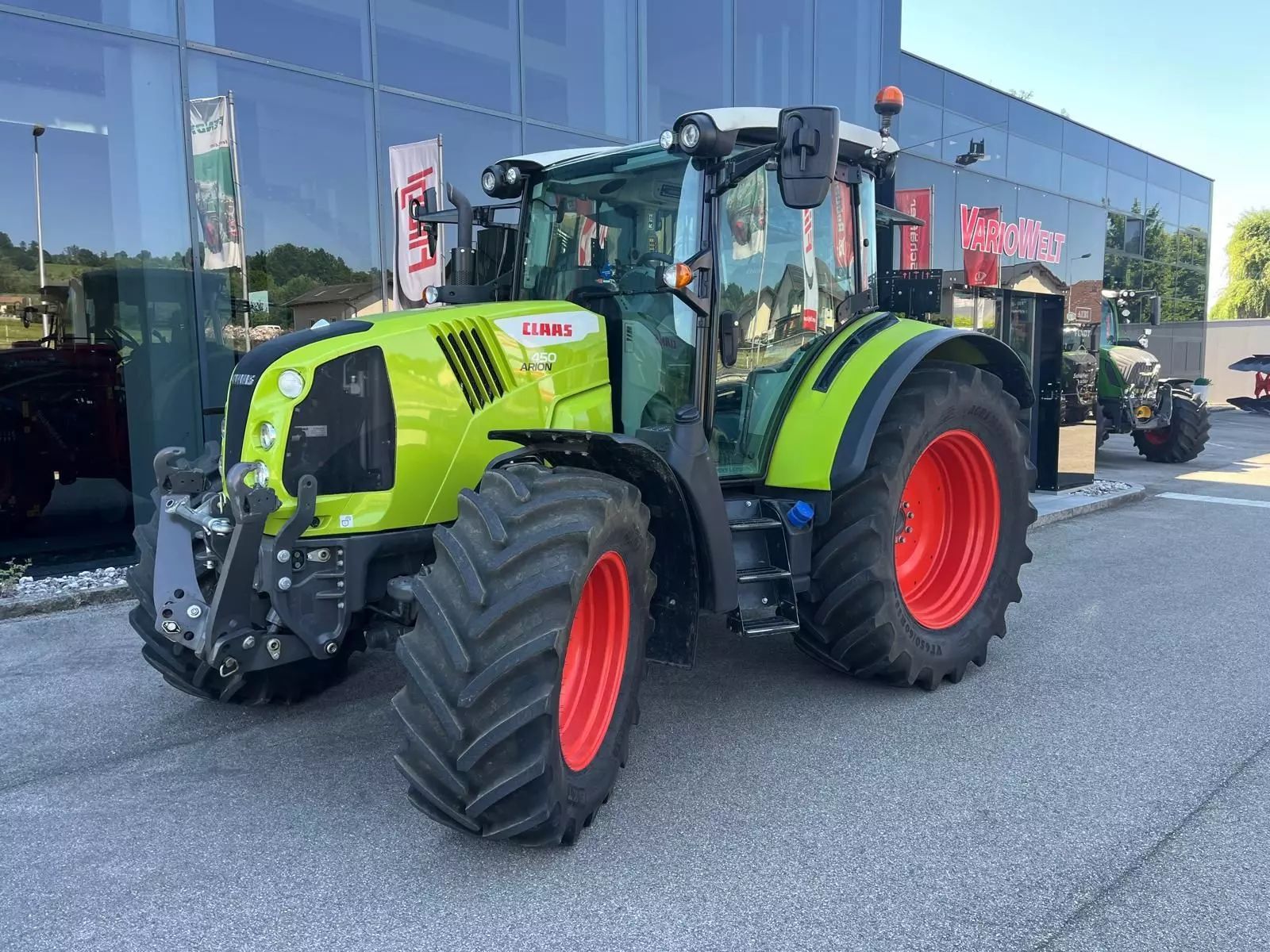 Claas Arion 450 Tractor €86,372