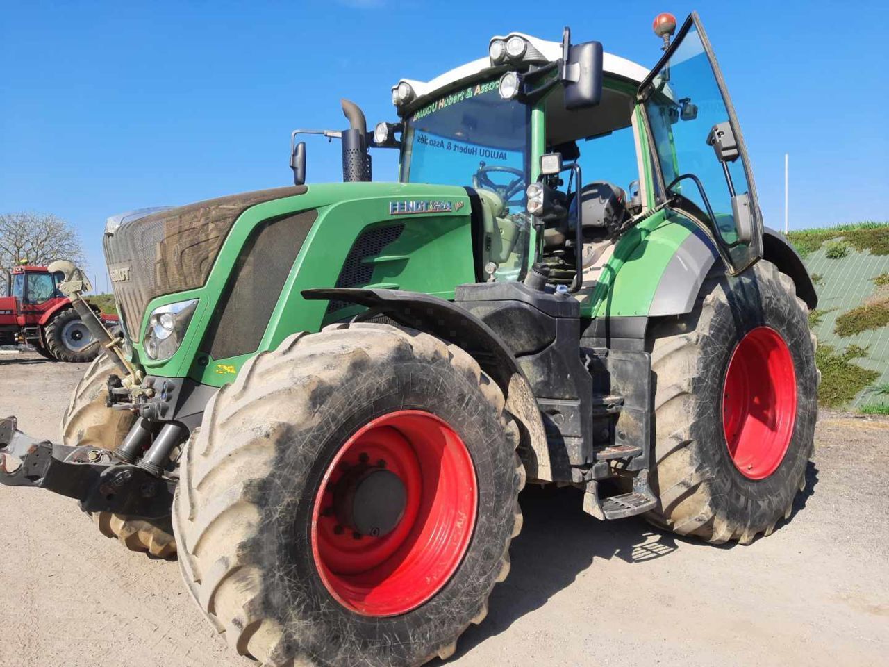 E-FARM: Fendt 824 Vario - Tracteur - id YPYH3N1 - 86 000 € - Année: 2016 - Lecture du nombre d'heure: 6 220,Puissance du moteur (chevaux): 240,France