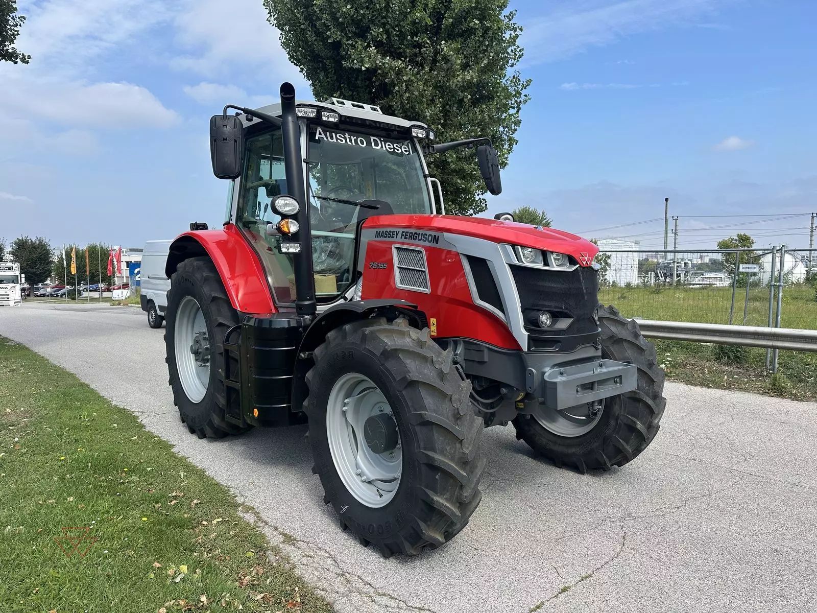 E-FARM: Massey Ferguson 155 - Traktor - id 5J4HACH - 114.000 € - Baujahr: 2023 - Motorleistung (PS): 173,Österreich