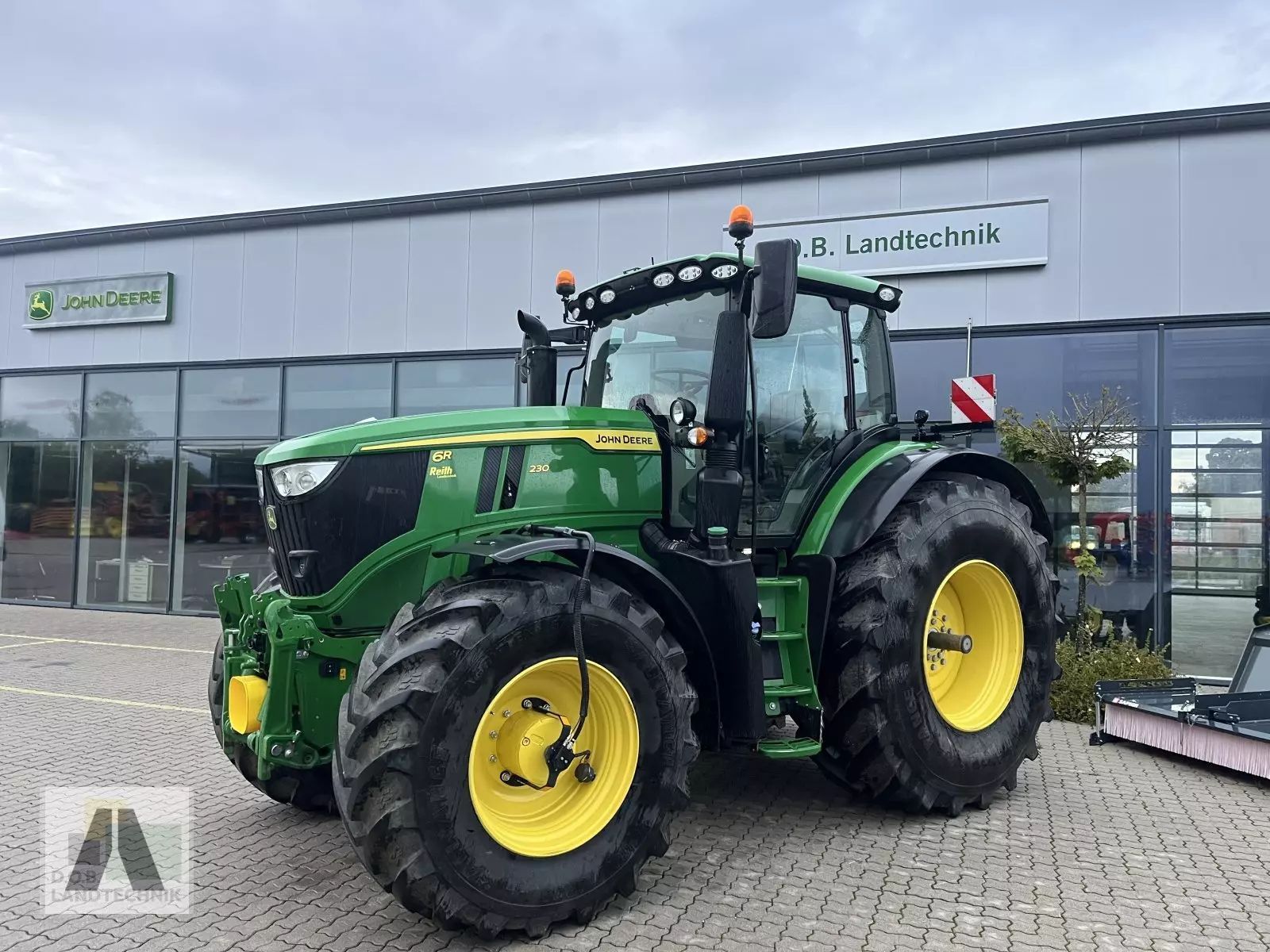 John Deere 6R 230 Tractor €185,000