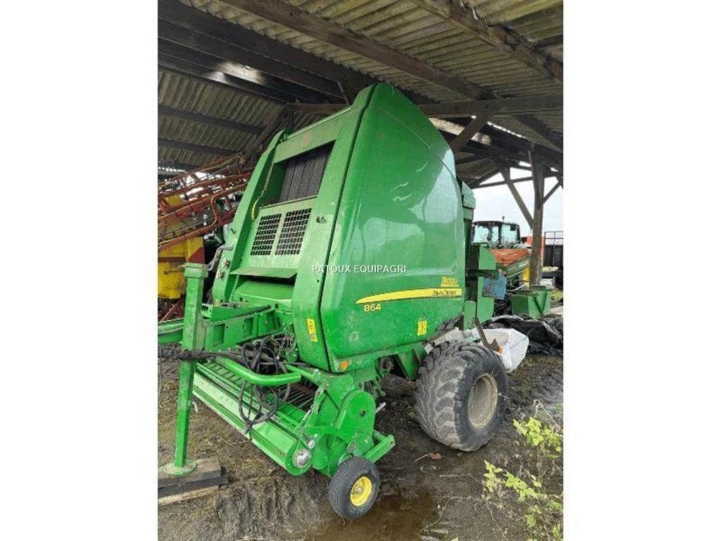 E-FARM: John Deere 864 - Presă de balotat - id JI2EJWM - 15.500 EUR - Anul: 2016 - Numărul total de baloți produși: 20.000,Franța
