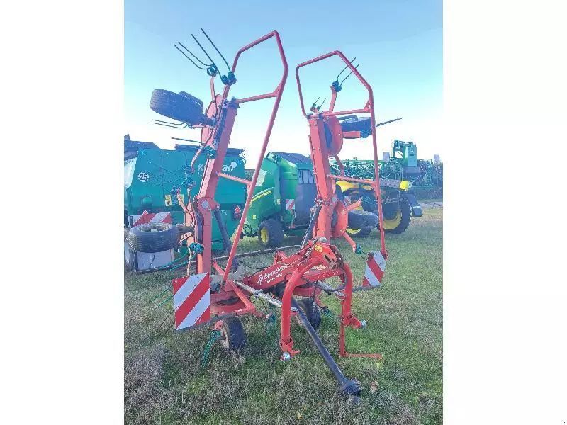 E-FARM: Kverneland 8460 - Faneuse - id KYDVD3K - 4 900 € - Année: 2014 - France