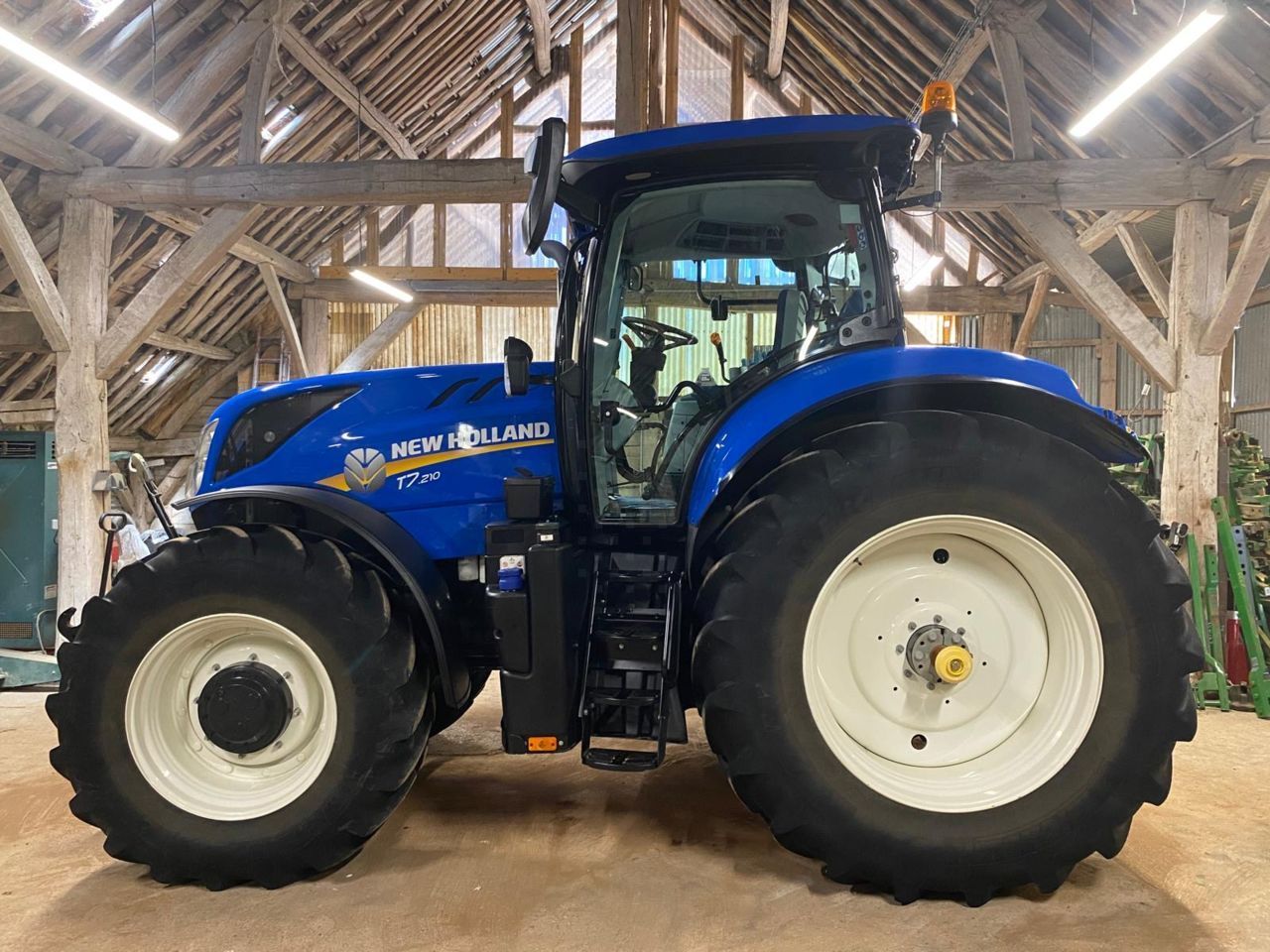 New Holland T7.210 Traktor 84 500 EUR