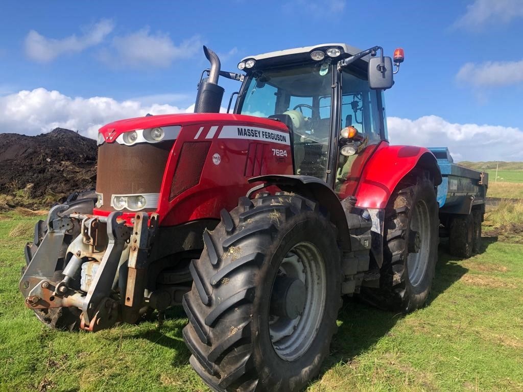 Massey Ferguson 7624 tractor 51 861 €