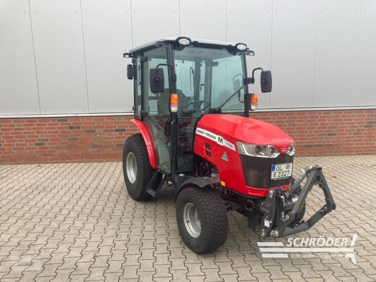 Massey Ferguson 1740M tractor 34 500 €