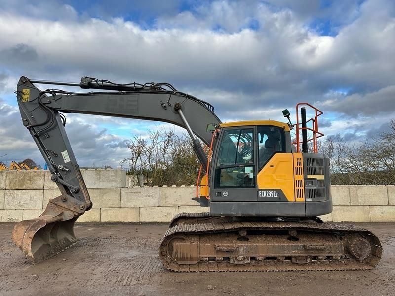 VOLVO ecr235 el Crawler excavator €56,912