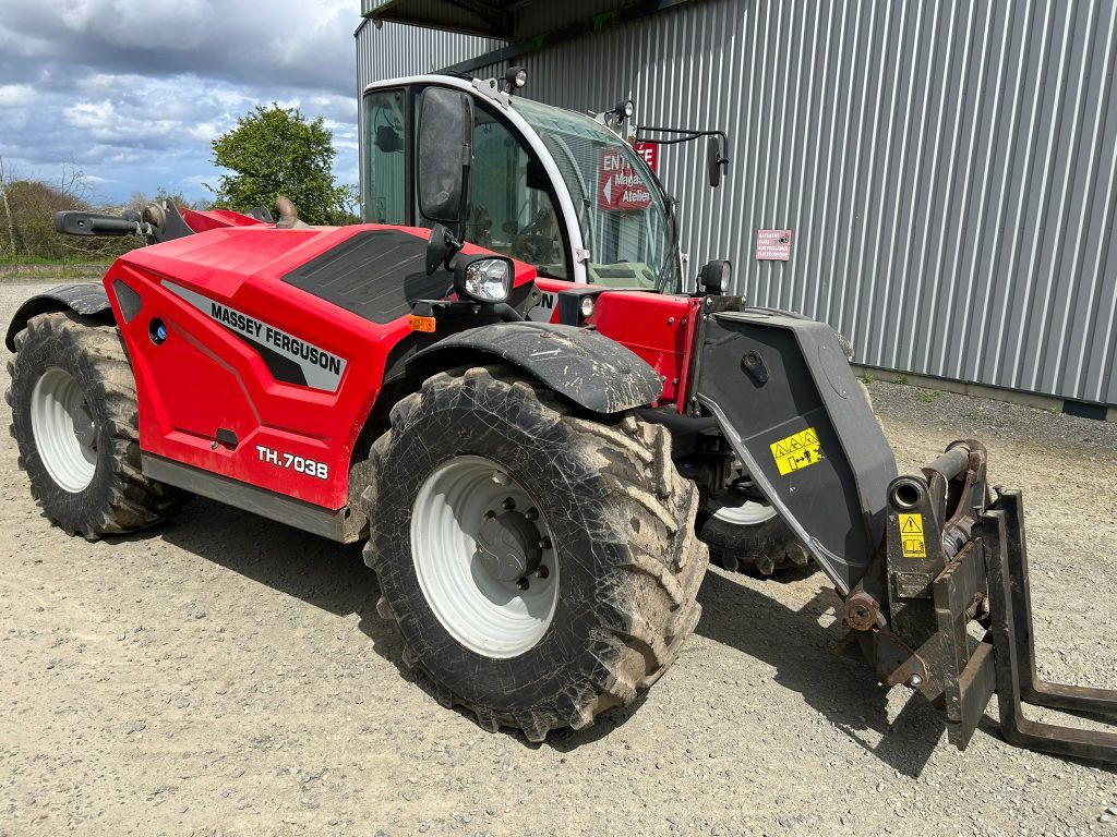 E-FARM: Massey Ferguson th 7038 - Ładowacz teleskopowy - id QNTMPGV - 75 000 € - Rok produkcji: 2022 - Motogodziny: 1950,Francja
